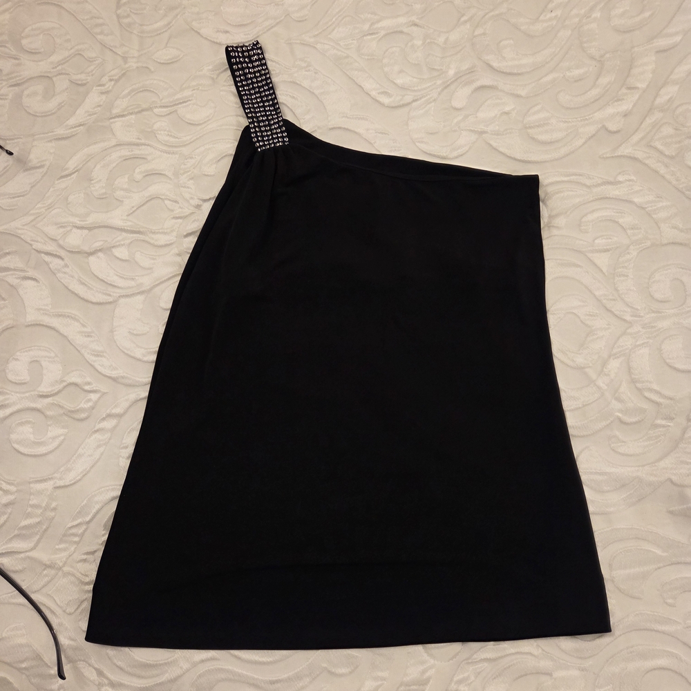 Chic One-Shoulder Black Dress with Embellished Strap